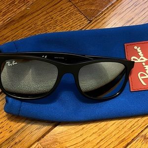 Junior Ray-Ban wayfarer sunglasses